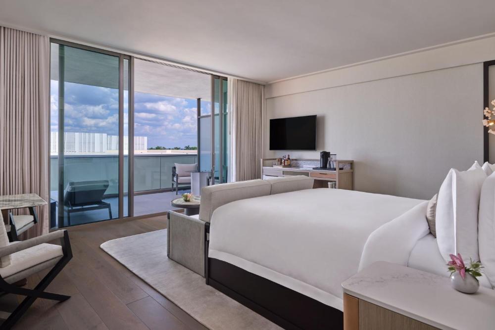 Superior King Room - No View interior